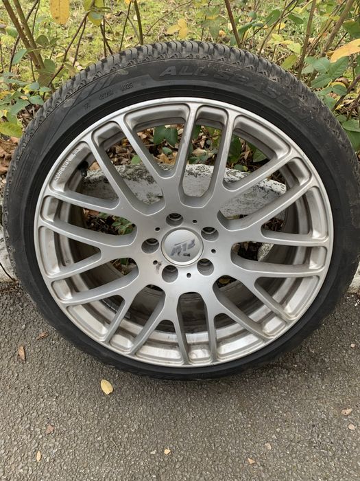 Vind genti cu anvelope 225/40/18 in stare f buna m+s