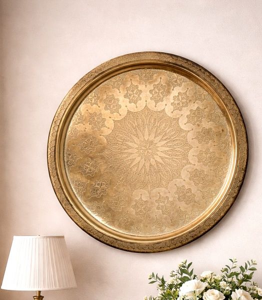 Superbă tava in stil oriental din bronz masiv cu gravura integral manuala specifice, dimensiuni 60 cm în diametru
