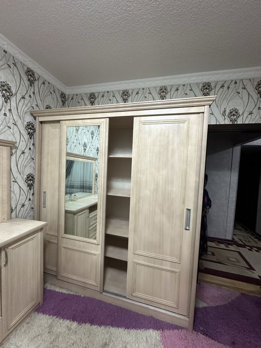 3-комнатная квартира 2- этаж. 9 мкр. Орентир 11- школа. 9 Базар.