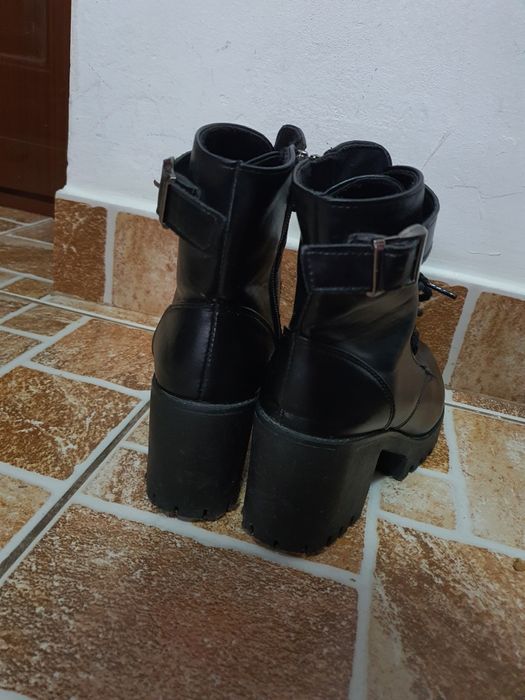 Ghete cu toc dama