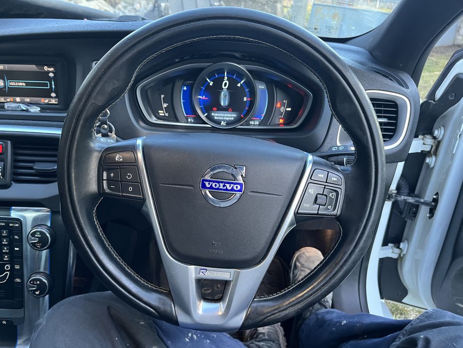 Продавам Дигитално TFT Табло за Volvo (R-Design)