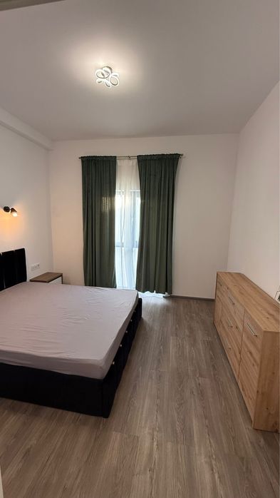 De inchiriat apartament 3 camere Sanpetru