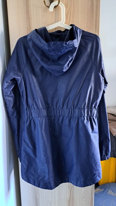 Ветровки и куртки