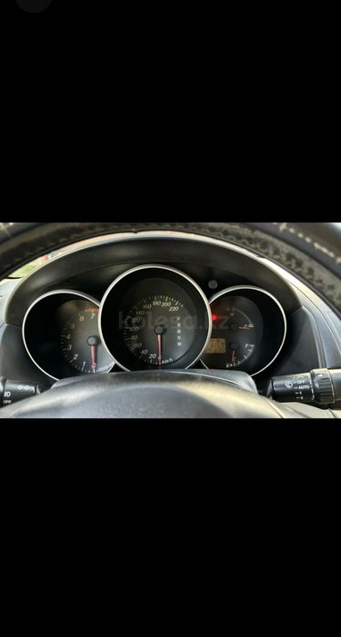 Машина Мазда 3 чорный