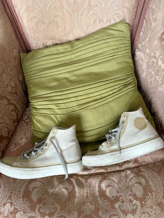 Converse, UGG, Kickers, North face