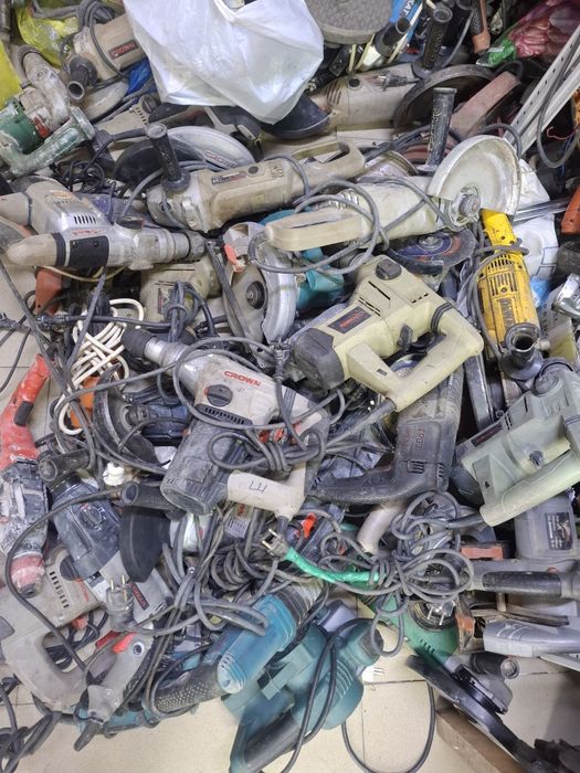 Дрель фирмы dewalt