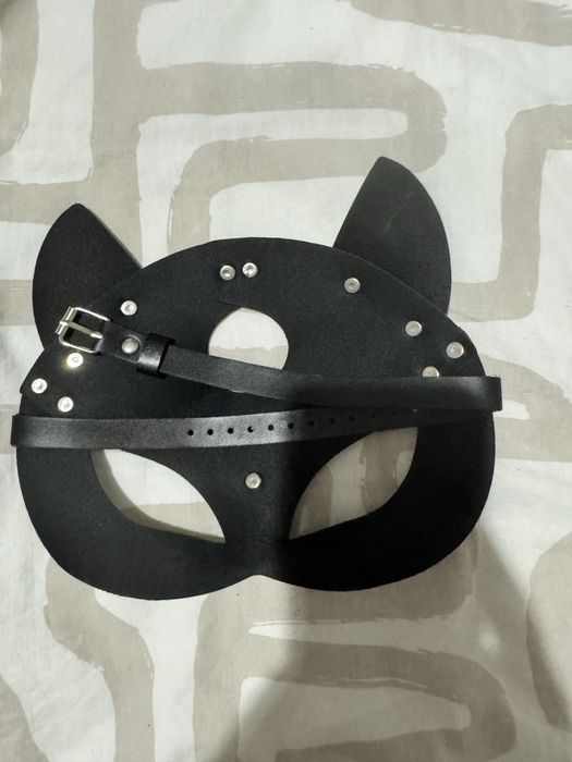 Маска на Жената Котка