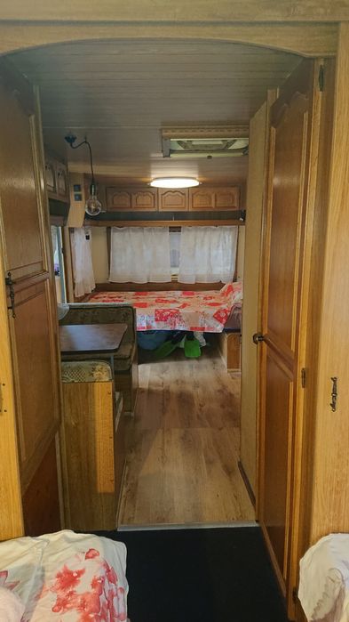 Каравана с навес на къмпинг Атлиман в Китен