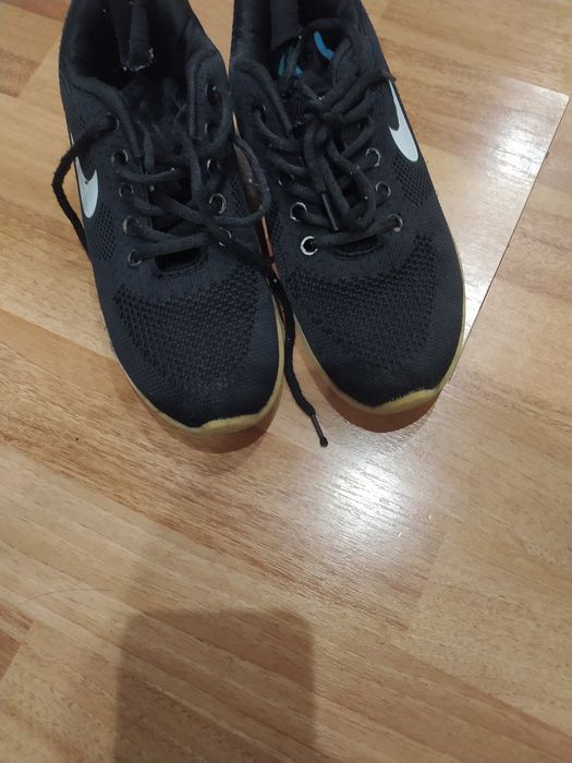 Продам кроссовки на мальчика