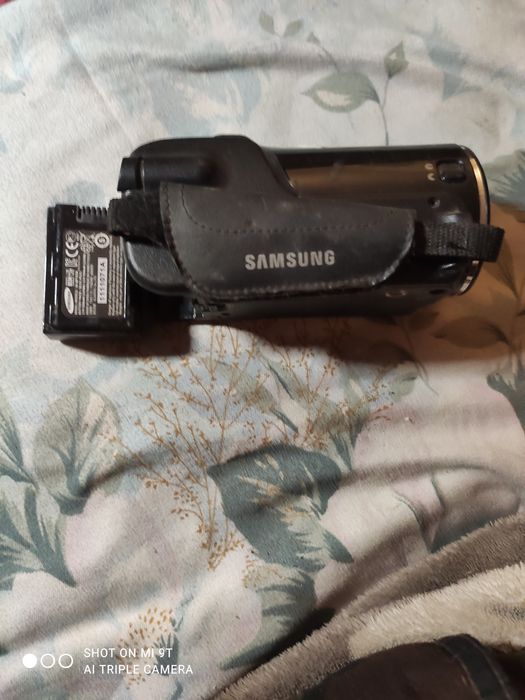 Продам видеокамеру samsung на запчасти