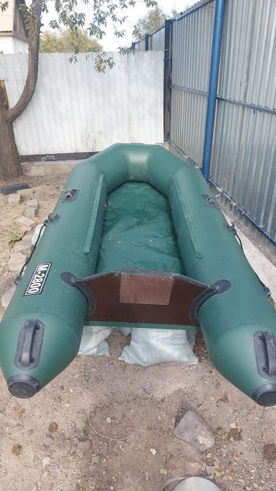 Лодка моторная резиновая
