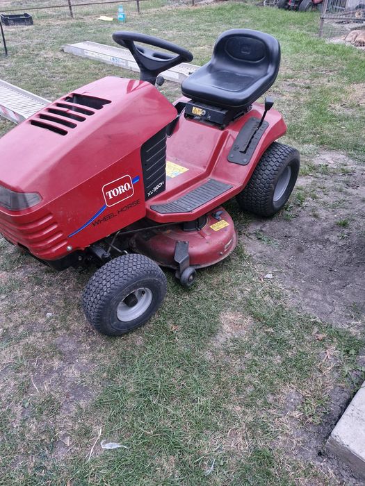 Tractoras gazon toro.