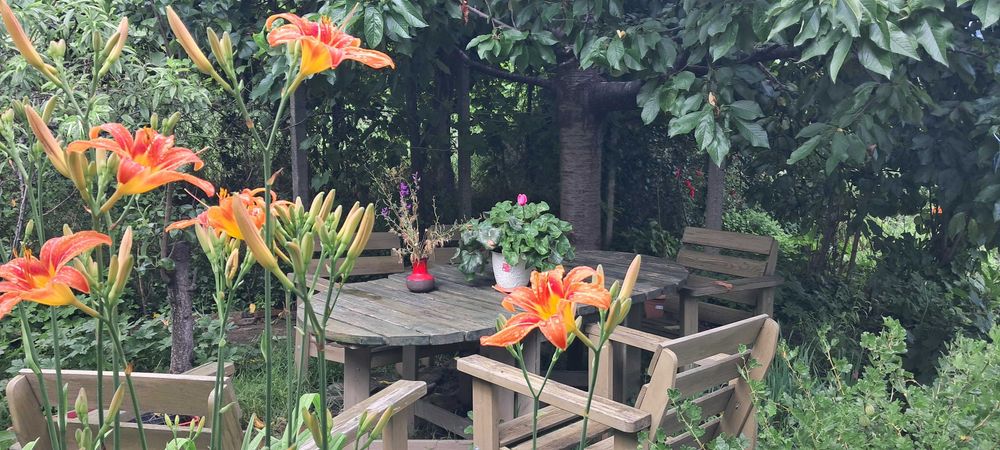 Къща  самостоятелна с двор и парко место ,Home for sale with garden