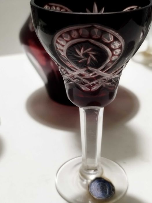 Кристални чаши с графа цветен червен кристал