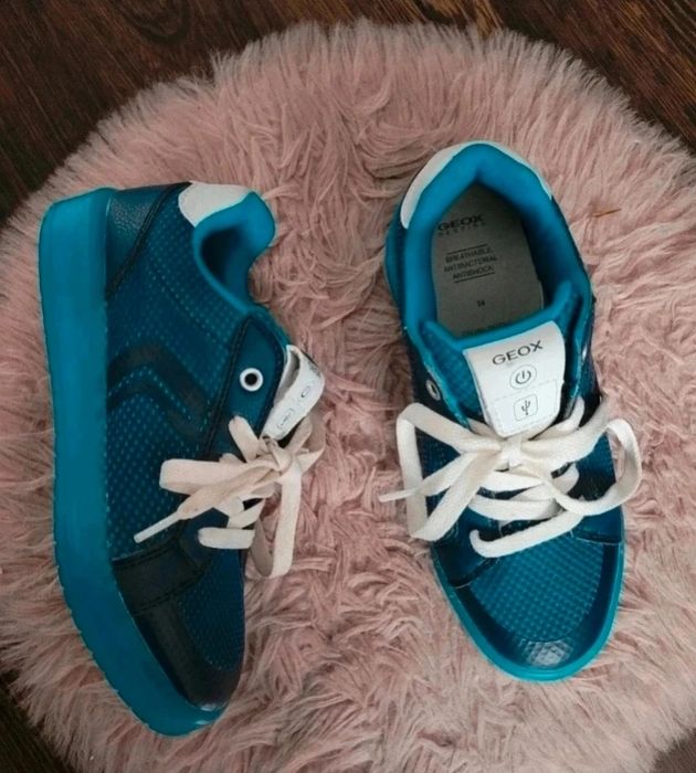Geox nr.34 cu lumini