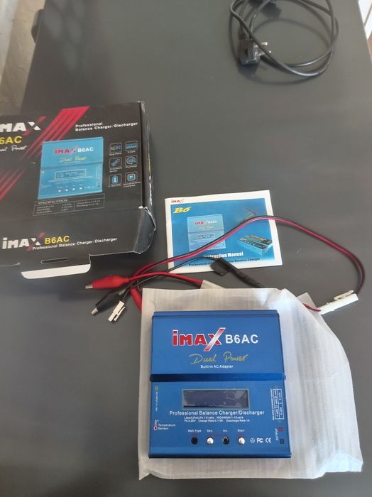 iMAX B6AC Dual Power, универсальное зарядное устройство.
