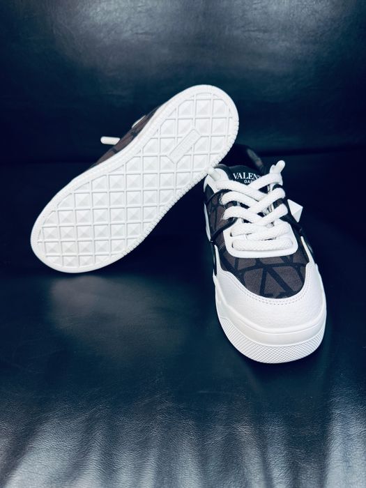 Valentino Garavani Premium