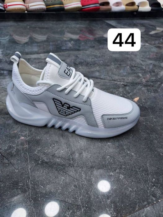 Adidași bărbați diferite modele