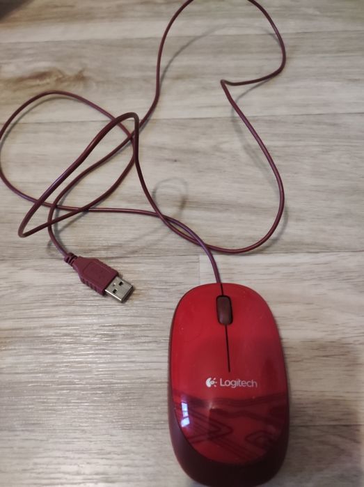 Мышка Logitech проводная красная