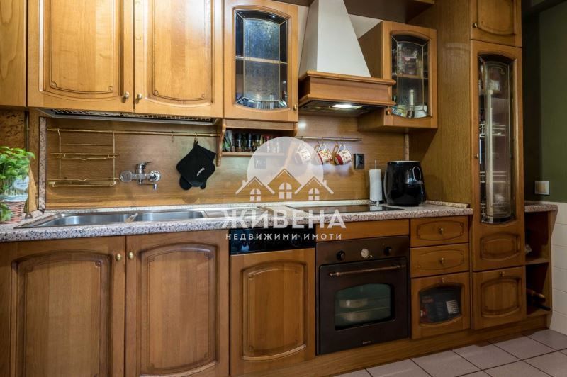 Продава се Къща в Варна, Център - 821 кв.м за 1056 €/кв.м - Снимка #6
