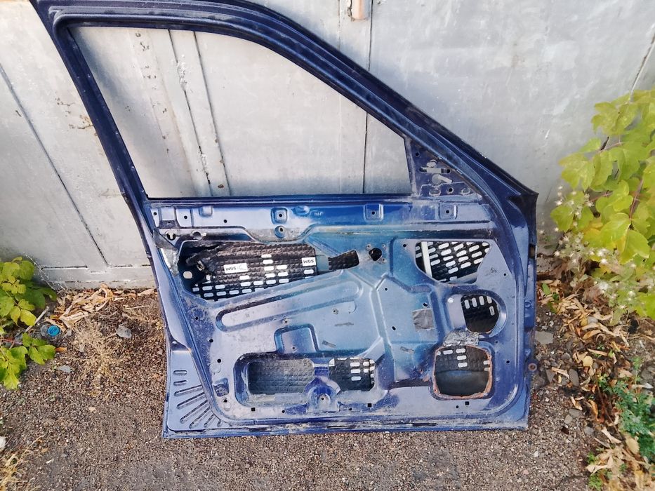 Продам Дверь на Приору