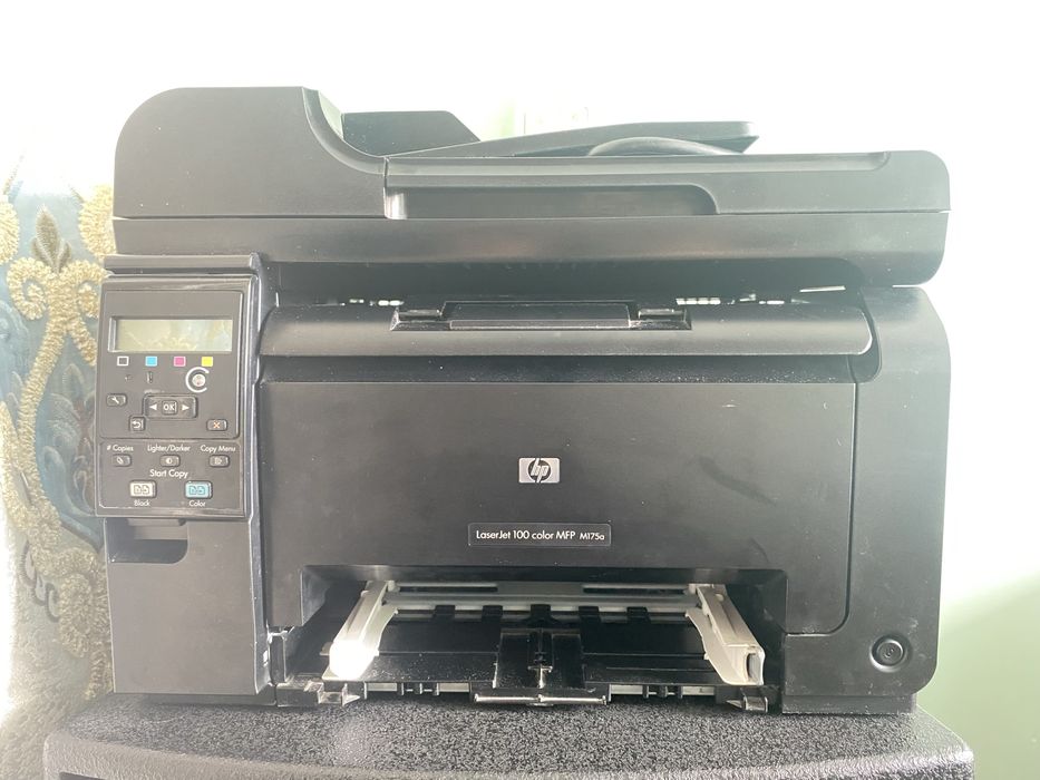 Цветной принтер Hp в рабочем состоянии