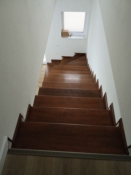 Tamplar execut uși de lemn masiv foișoare terase scări