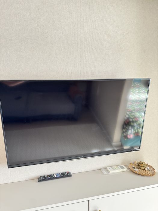 Продам теливизиор Samsung ,40 дюймов (102 см).