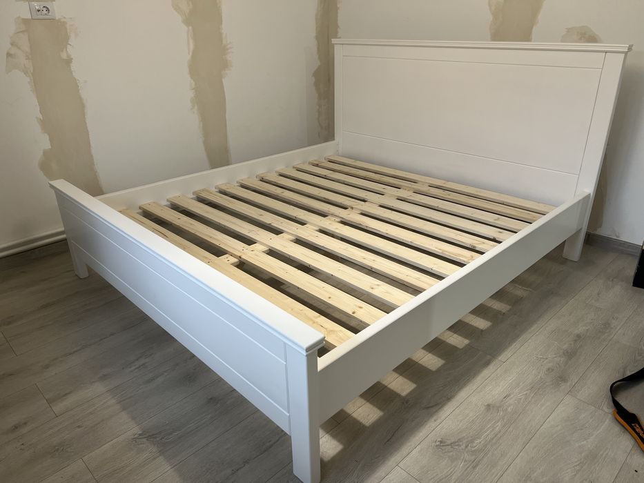 Pat din lemn masiv la atelierul din Nucet