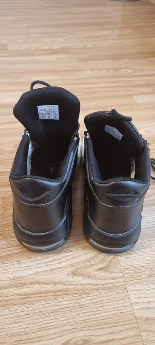 Vând adidași noi Nike Air