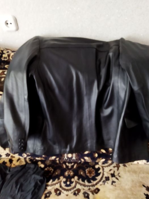 Продаю пиджак кожаный