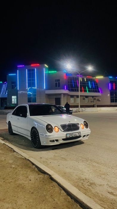 Mercedes Benz E320