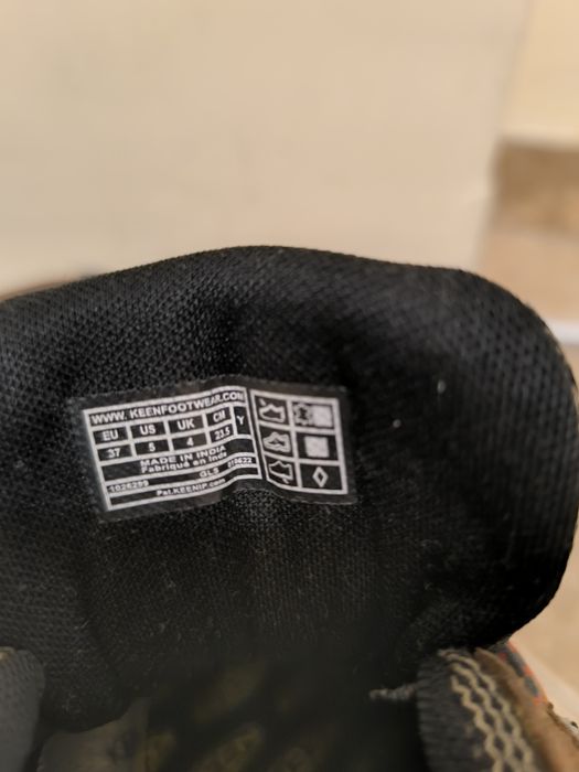 Обувки        Keen