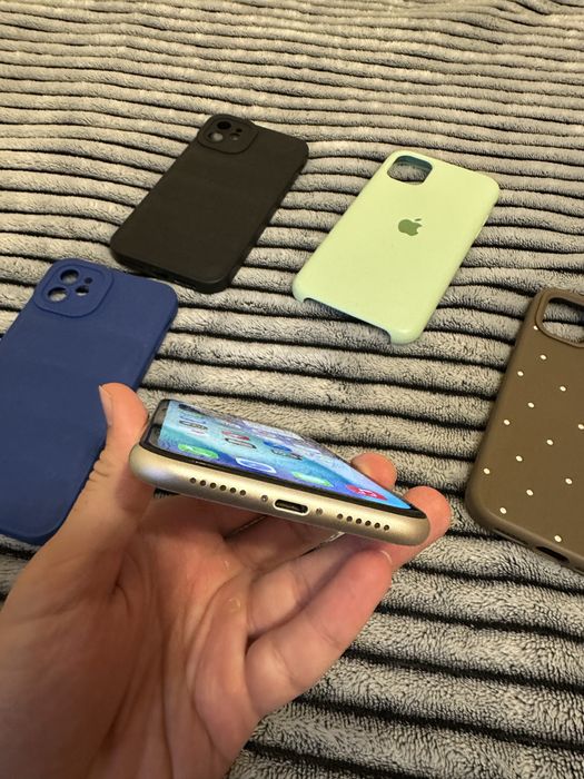 iPhone 11 64GB перфектен