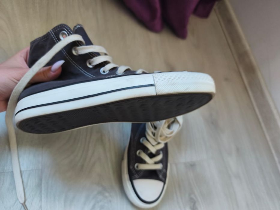 Converse adidasi