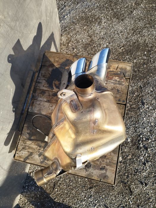 Продавам оригинален ауспух за Ducati 572.4.046.1A