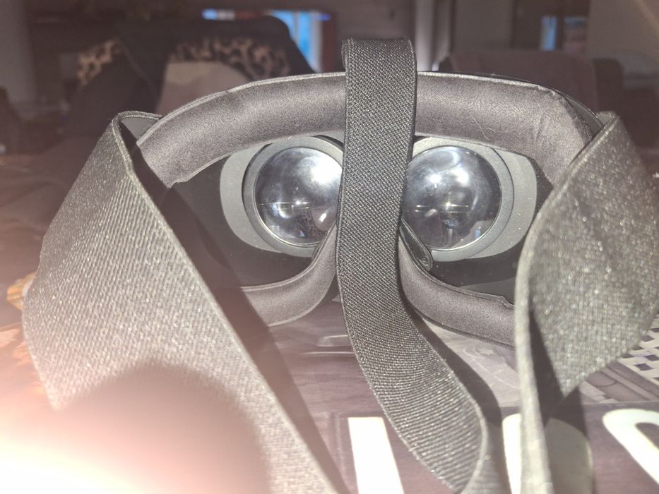 Vr очила в които се слага телефон