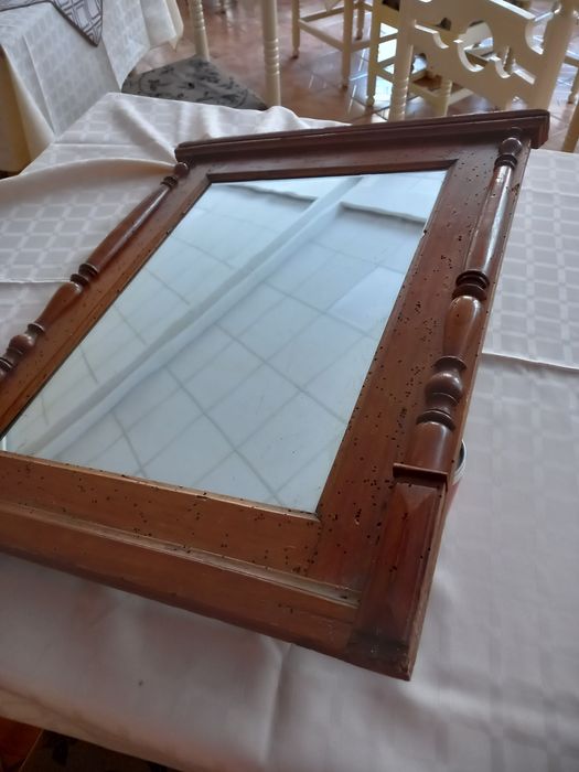 Старо огледало,  с дървена рамка.