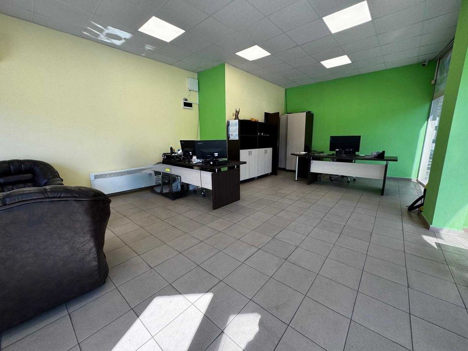 Под наем! Ъглов офис на партерен етаж в центъра на Русе