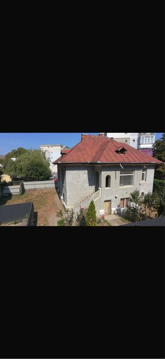 Vand conac istoric/casa/pensiune  /380 mp utili /zona A /Urlati /toate utilitatile /Direct proprietar /demisol /parter/mansarda 3 intrari din 3 strazi