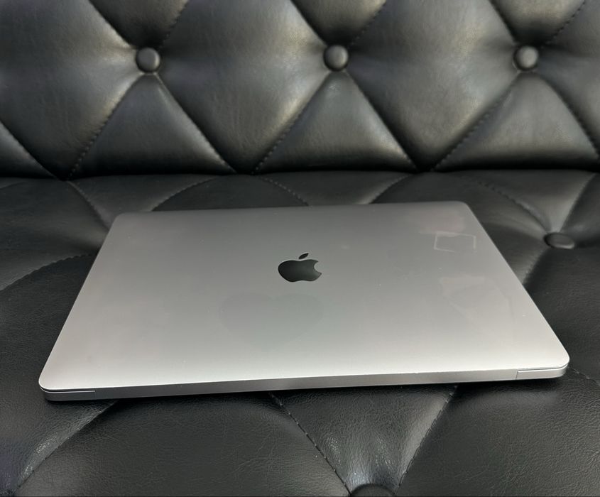 Apple MacBook Air M1 2020 года в идеальном состояние
