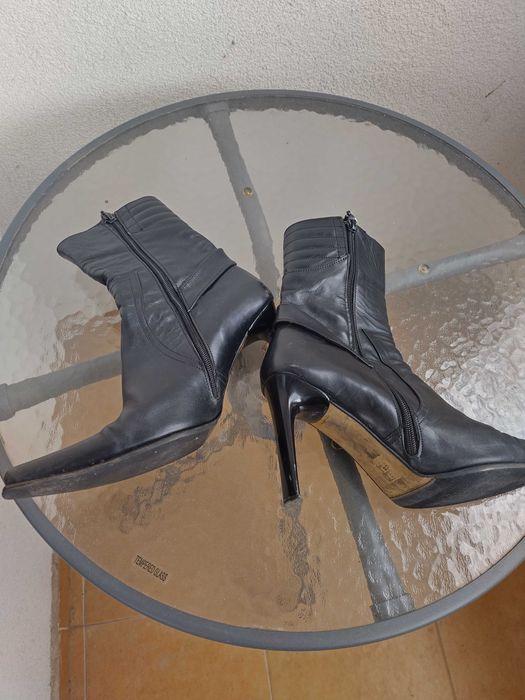 Боти от естествена кожа VERSIS на символична цена