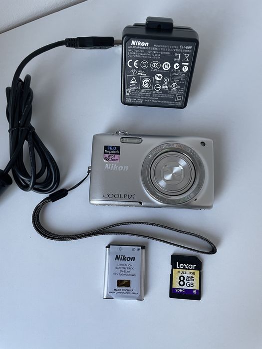 Aparat Foto Digital NIKON COOLPIX S2700 16.0 MP, 8GB, Wide 6X Zoom, HD Movie, Digital Point and Shoot Camera