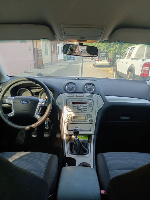 Vând Ford Mondeo