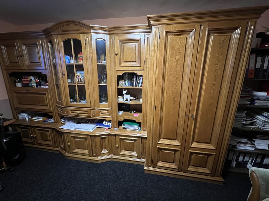 Mobila din lemn masiv cu vitrina-bar