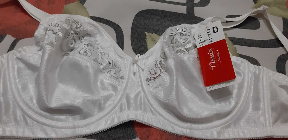 Сутиен Triumph 80D ! НОВ с Етикет! Красив и Комфортен! Оригин.опаковка
