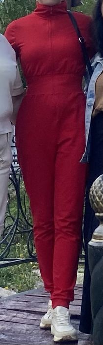 Продается платье,броюки.Все по 3000 тг.