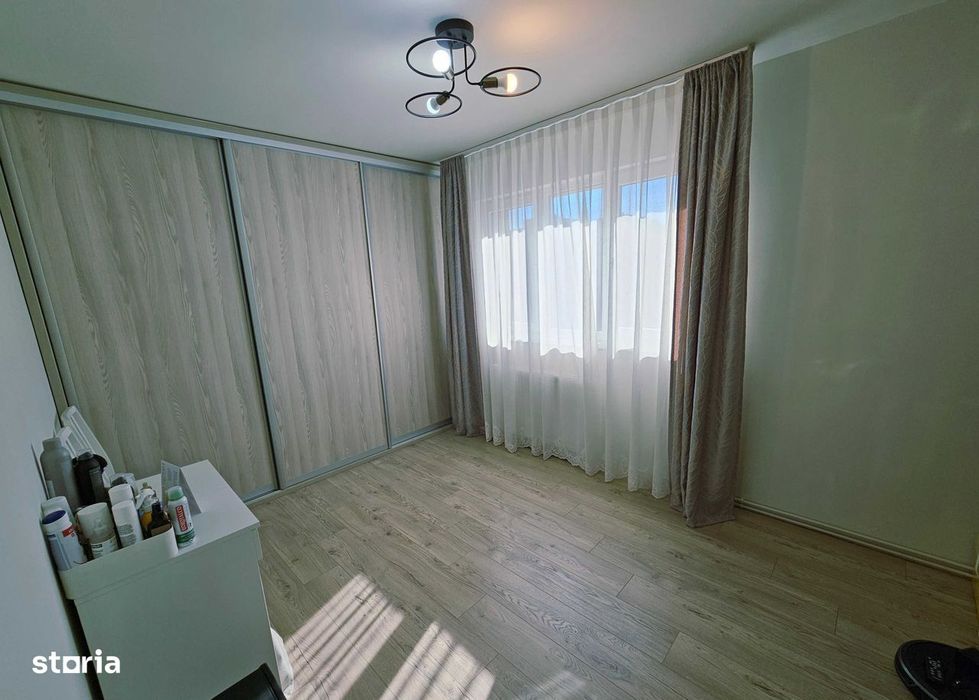 Apartament 4 camere, 77 mp,decomandat, etaj intermediar, parcare, Casa — fotografia 3