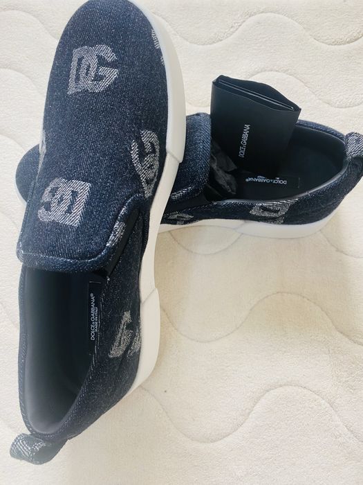 Dolce Gabbana numarul 42,5