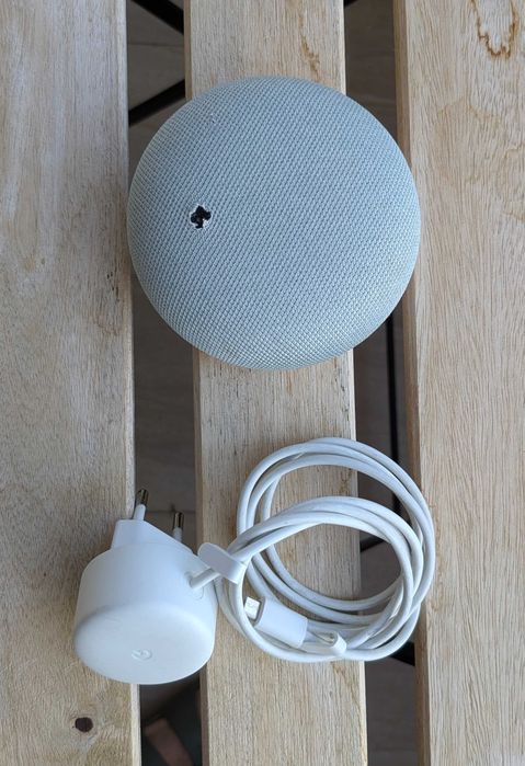 Google Home Mini 1-во поколение H0A – смарт говорител + оригинален захранващ адаптер